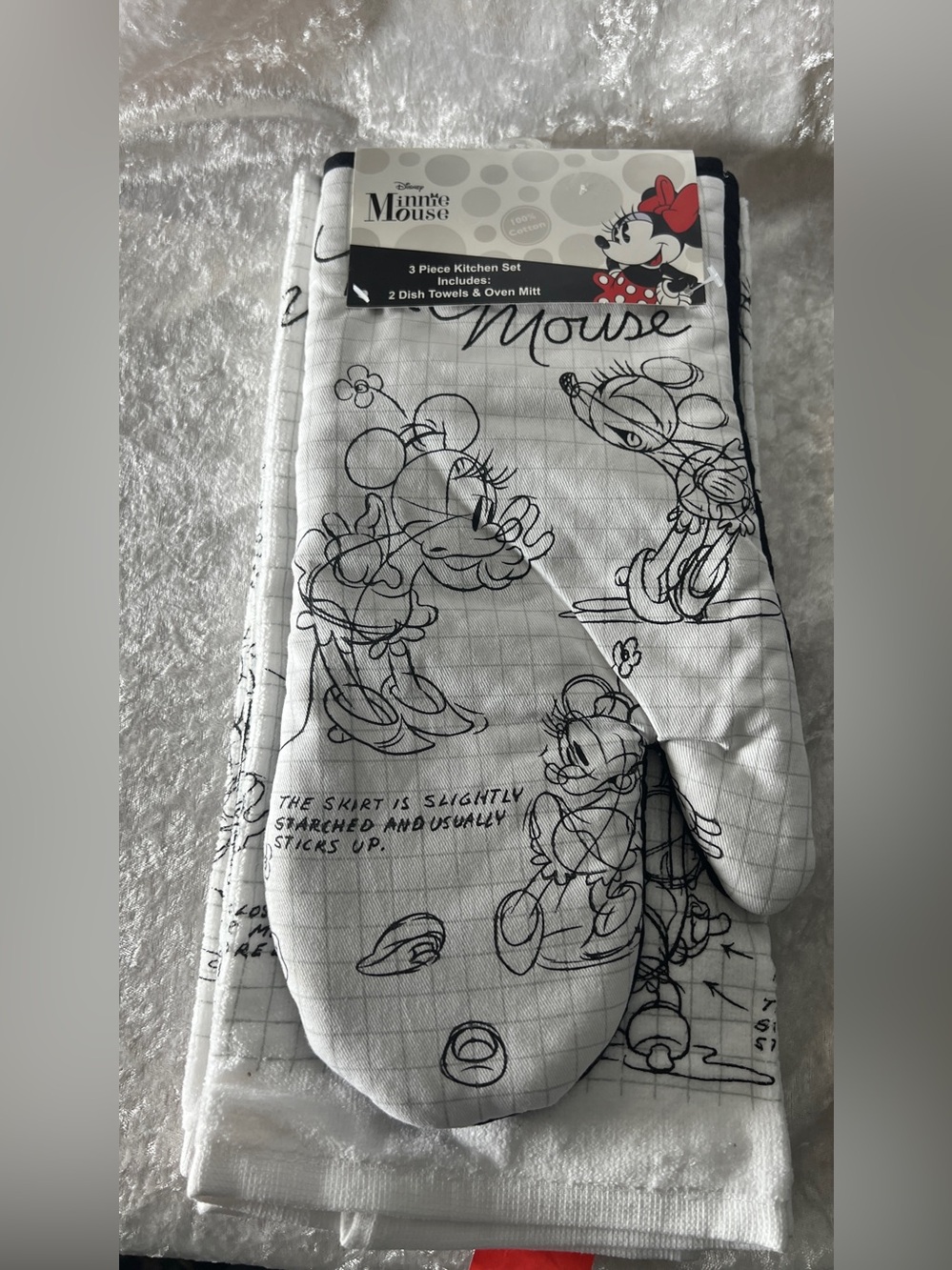 Disney Minnie Mouse White and Black Kitchen Oven Mitt & Towel Set